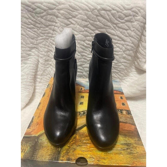 Size 9.5 Bella Vita Diaz - black bootie - NWT - RETAILS $125 - Picture 3 of 5
